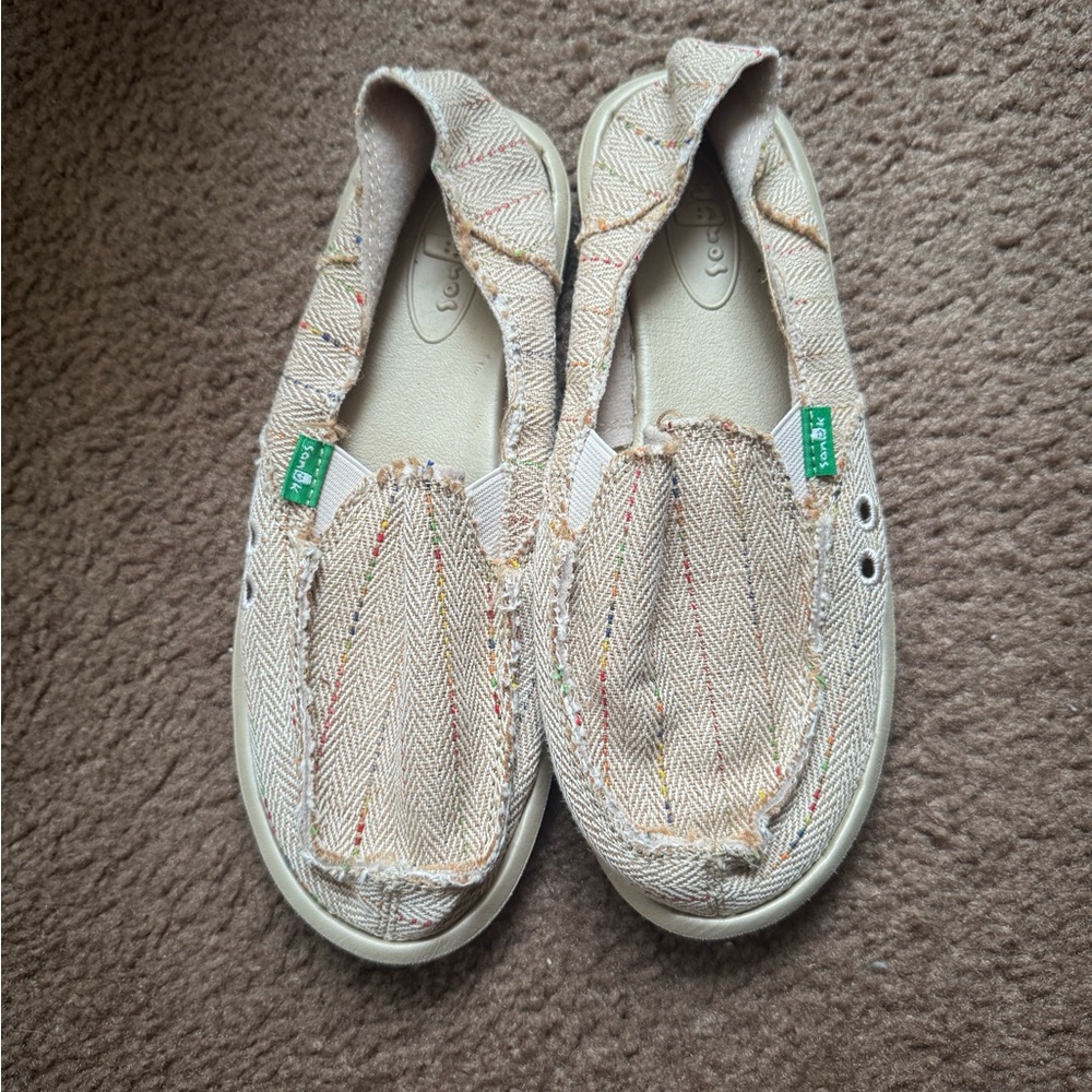 Ladies Sanuk size 5 🔷🔷🔷